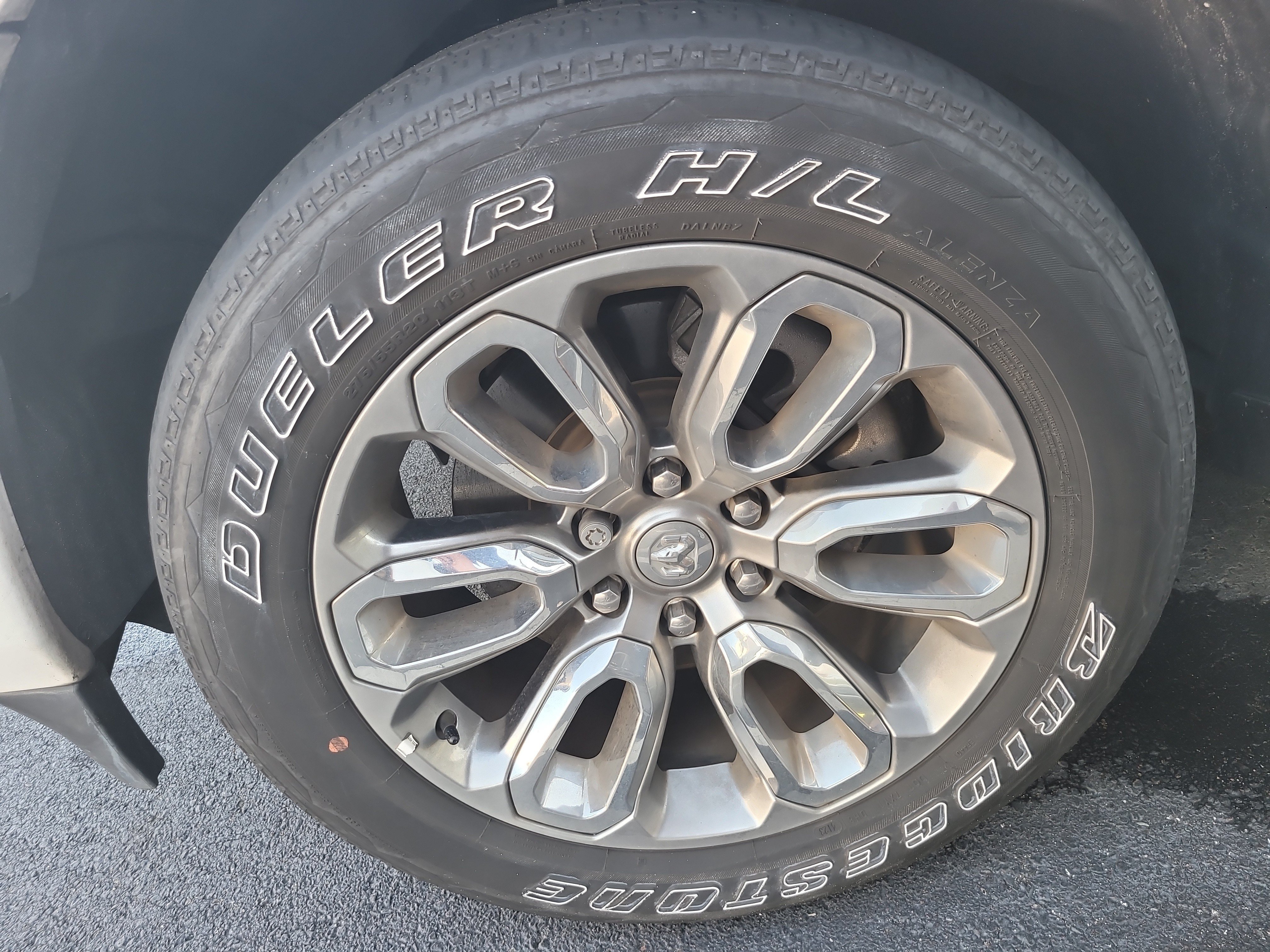 Used 2024 RAM 1500 Laramie AWD/4WD image 8