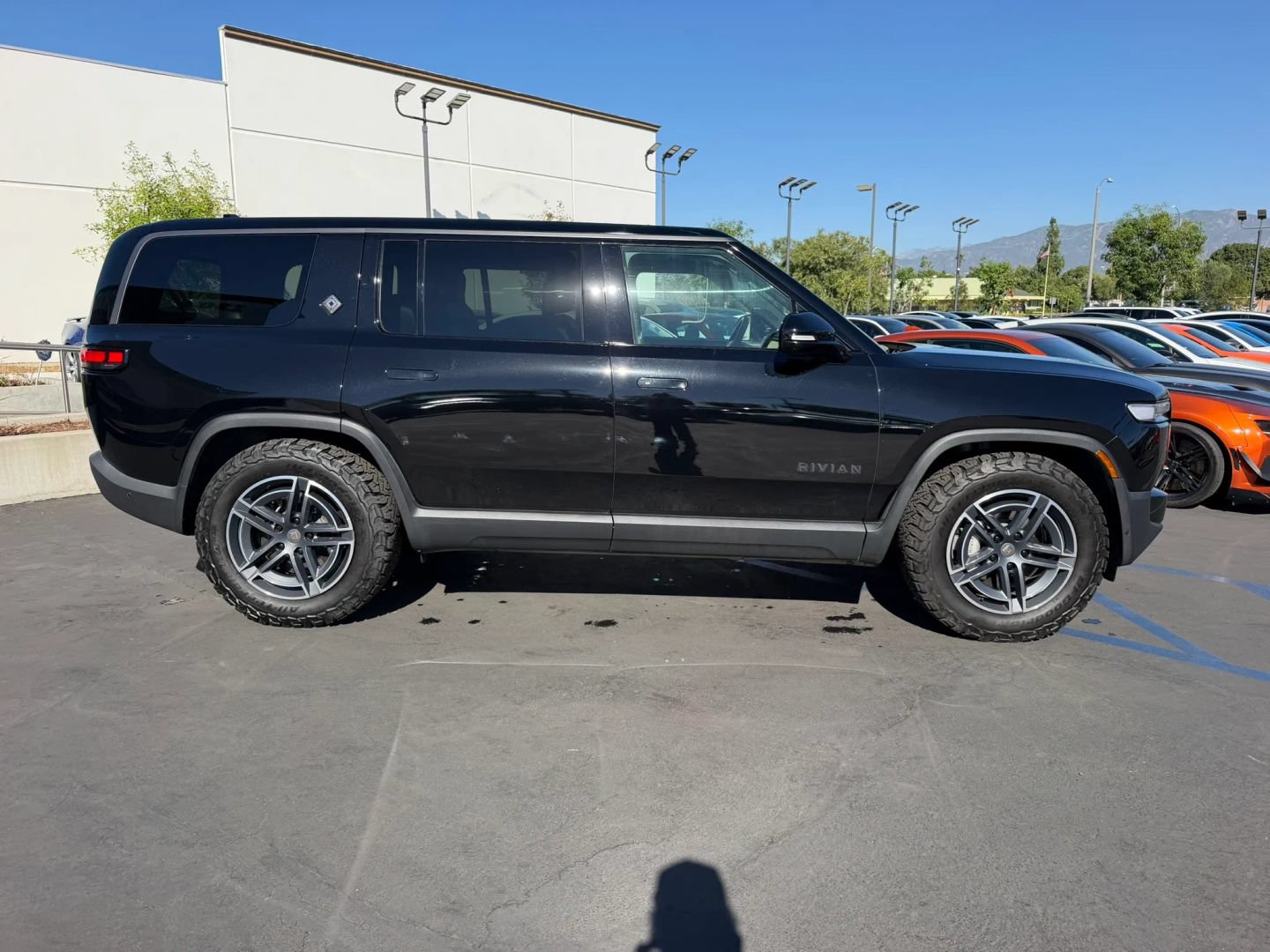 Used 2025 Rivian R1S Adventure Dual AWD/4WD image 5