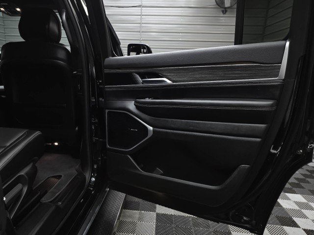 Used 2022 Jeep Wagoneer Series III w/ Flexible Seating Group AWD/4WD image 38