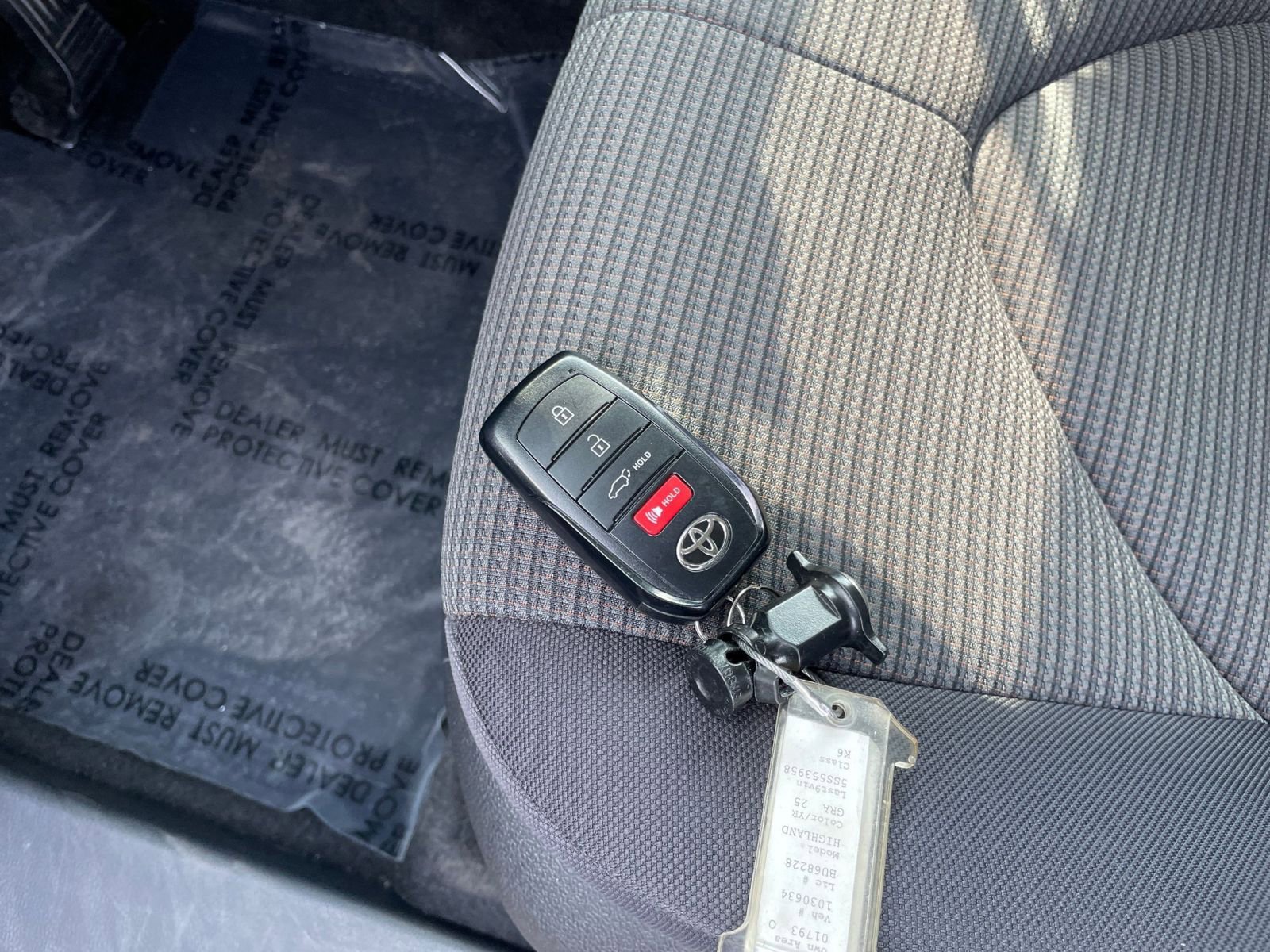 Used 2025 Toyota Highlander LE image 21