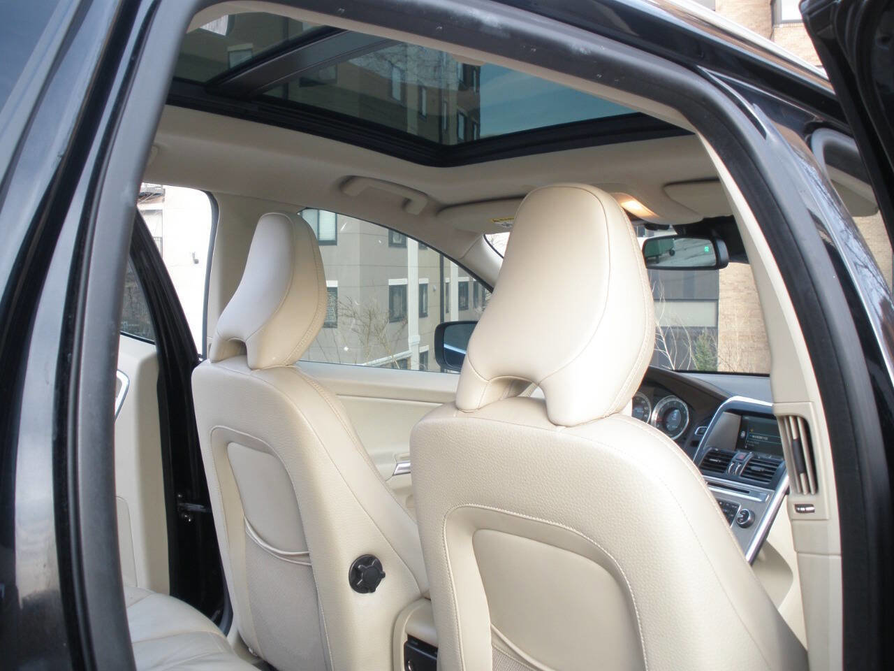 Used 2012 Volvo XC60 3.2 FWD image 34