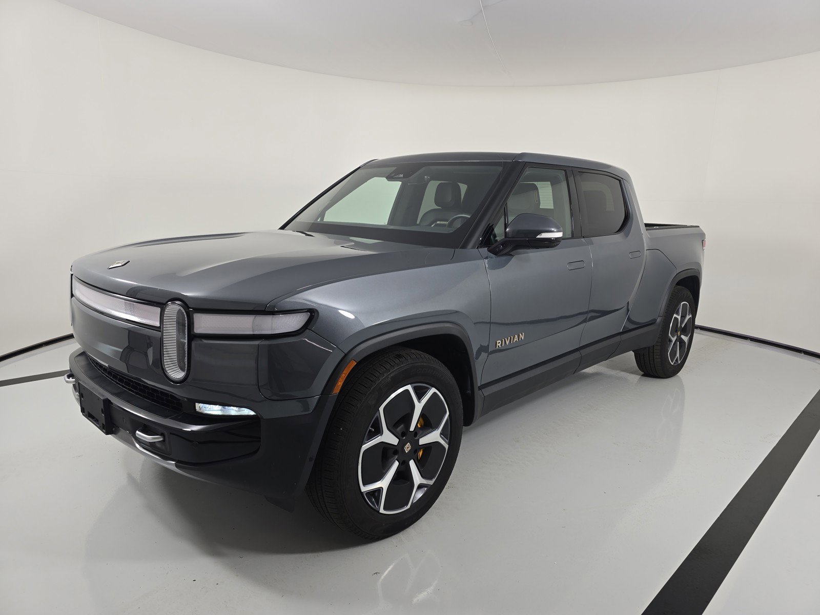 Used 2022 Rivian R1T Adventure AWD/4WD image 3