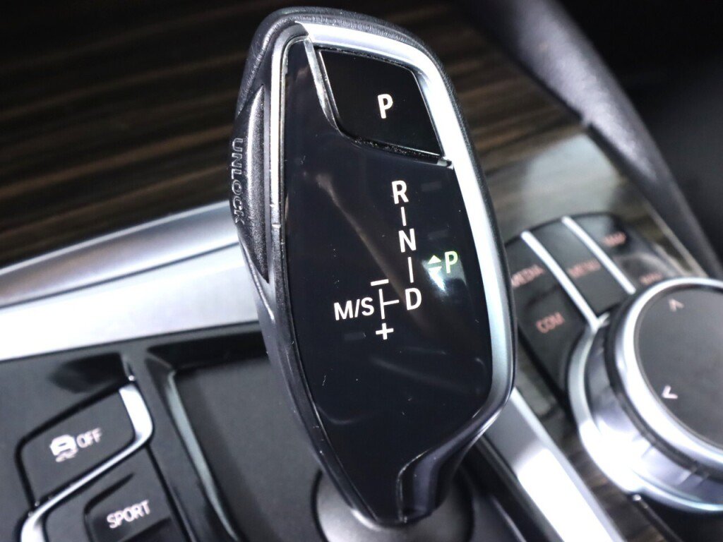 Used 2021 BMW 530i xDrive w/ Convenience Package AWD/4WD image 25