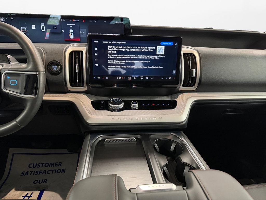 Used 2025 Ford Expedition Active AWD/4WD image 10