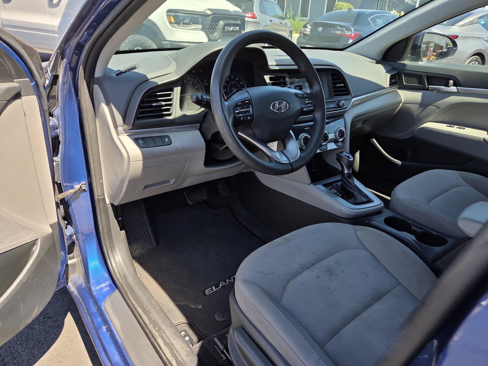 Used 2019 Hyundai Elantra SE FWD image 11