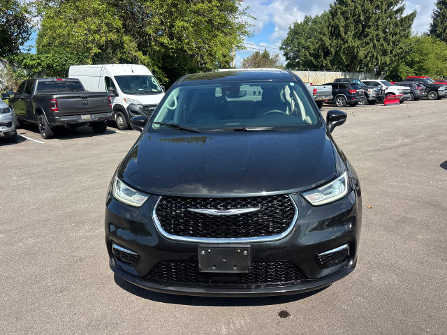 Used 2023 Chrysler Pacifica Touring-L FWD image 5