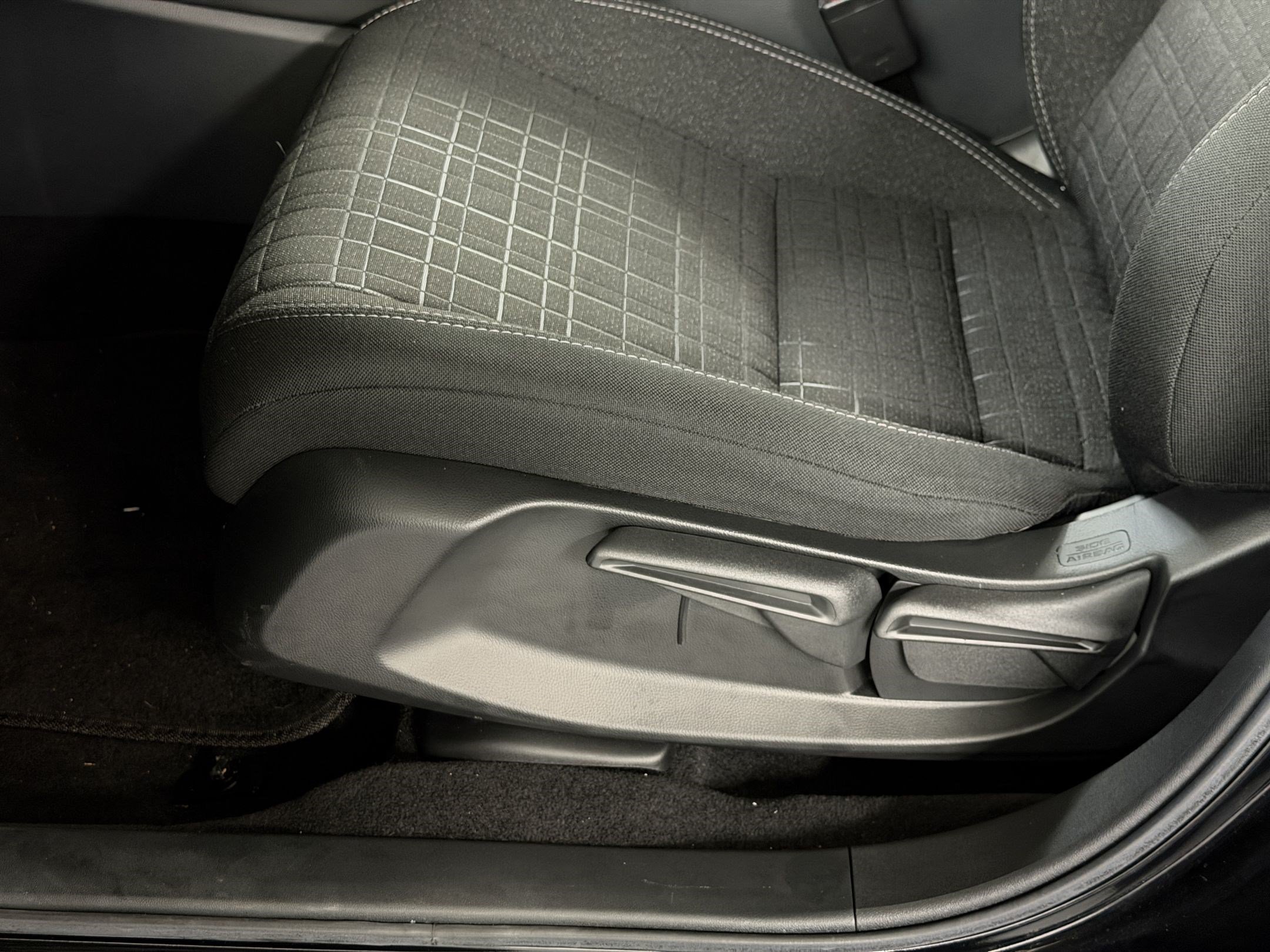 Certified 2025 Honda HR-V LX image 14