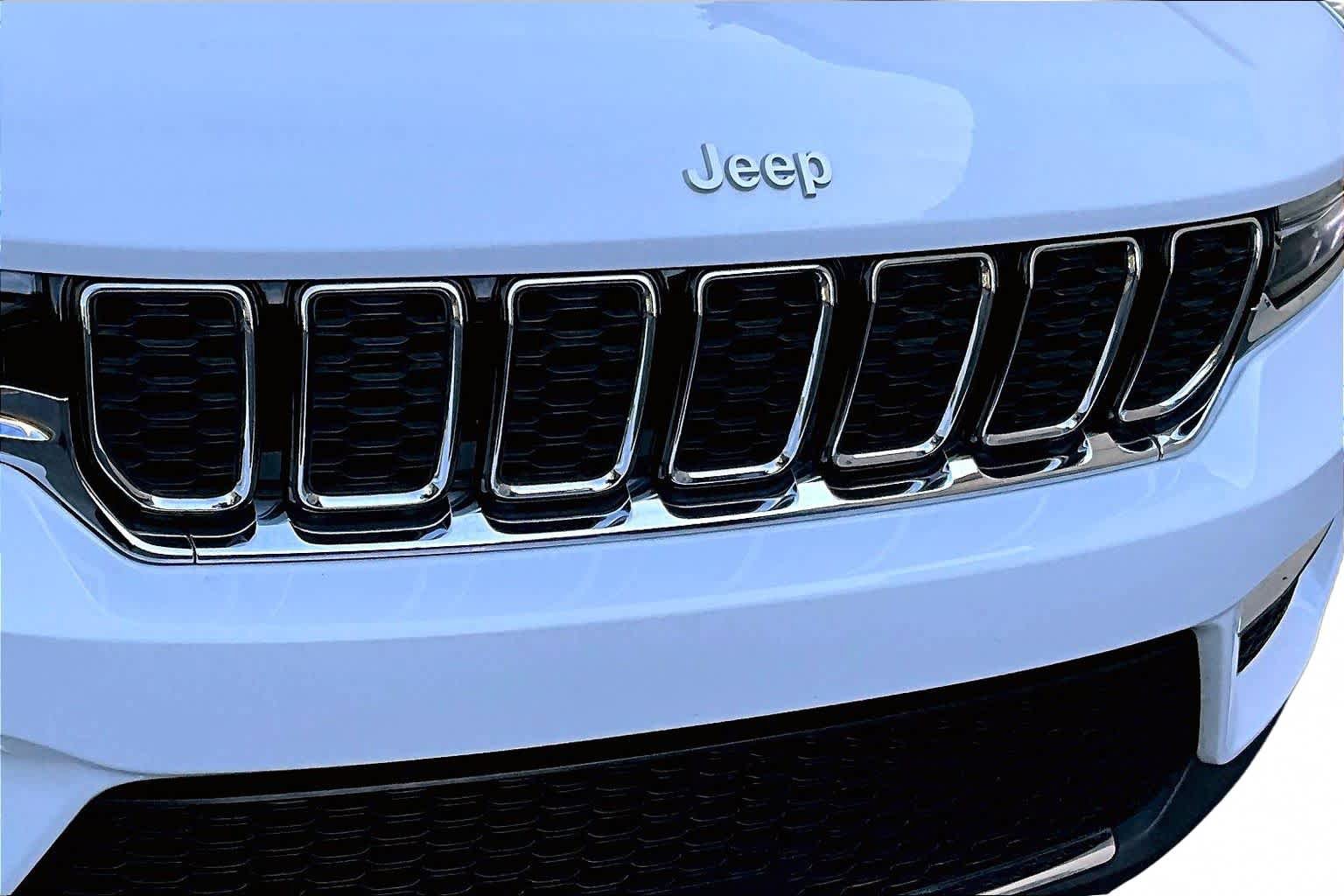 Used 2025 Jeep Grand Cherokee Limited AWD/4WD image 28