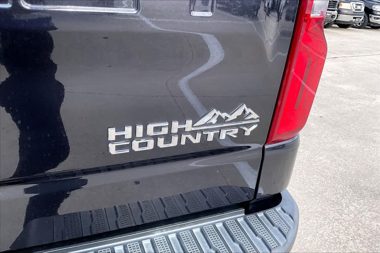 Used 2022 Chevrolet Silverado 1500 High Country w/ High Country Premium Package AWD/4WD image 10