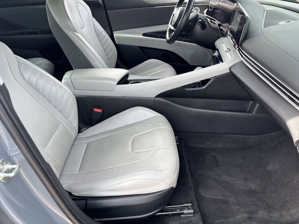 Used 2023 Hyundai Elantra Limited image 29