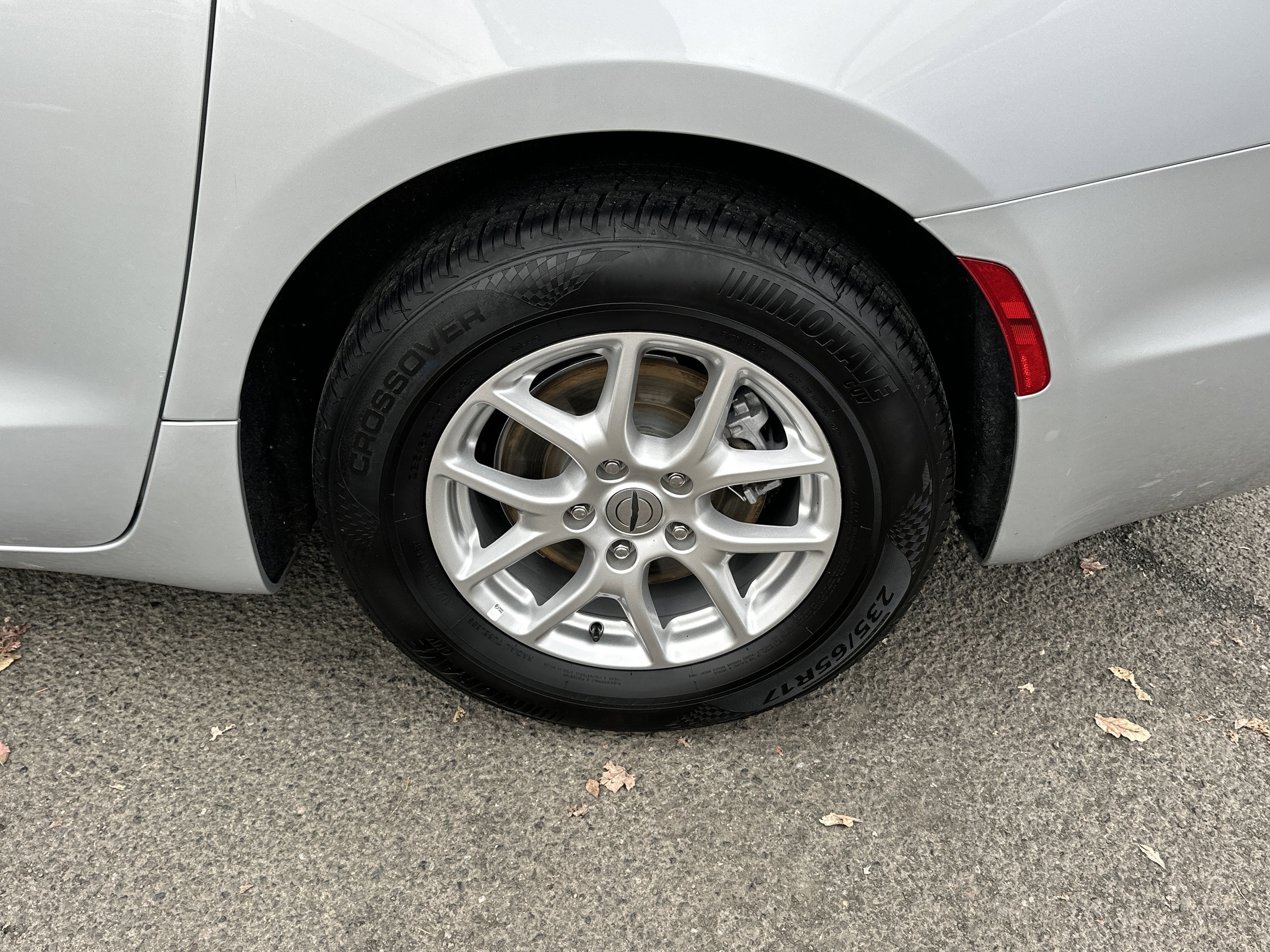 Used 2024 Chrysler Pacifica Touring-L image 25