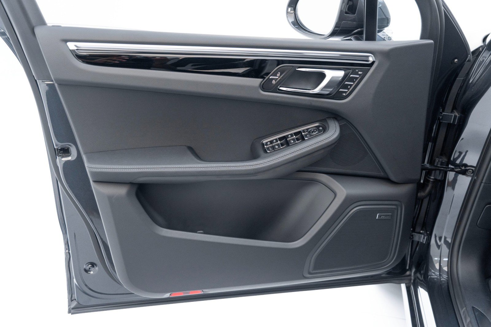 New 2025 Porsche Macan image 21