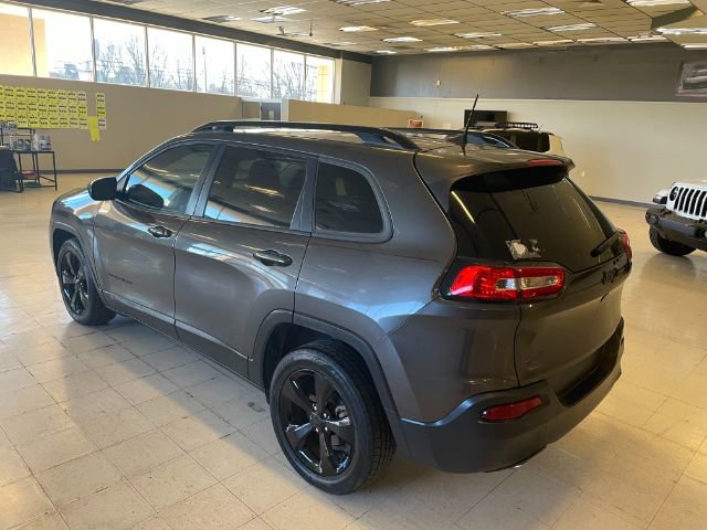 Used 2018 Jeep Cherokee Latitude w/ Altitude Package image 5