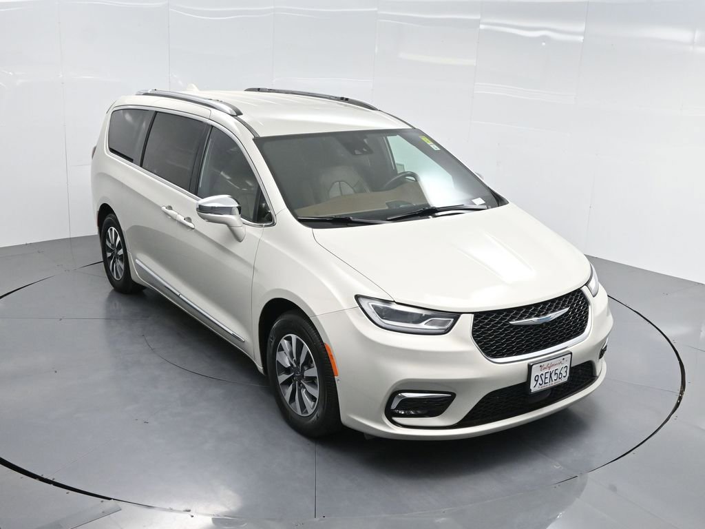 Used 2021 Chrysler Pacifica Limited w/ Premium & Safety Sphere Group image 61