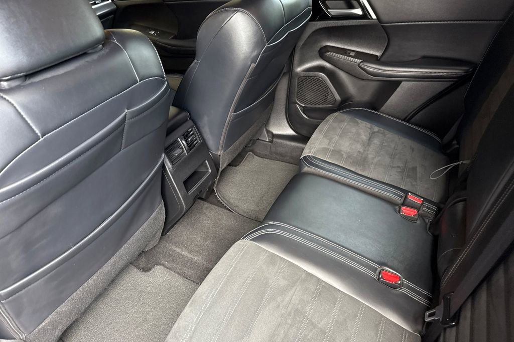 Used 2024 Mitsubishi Outlander SE AWD/4WD image 12