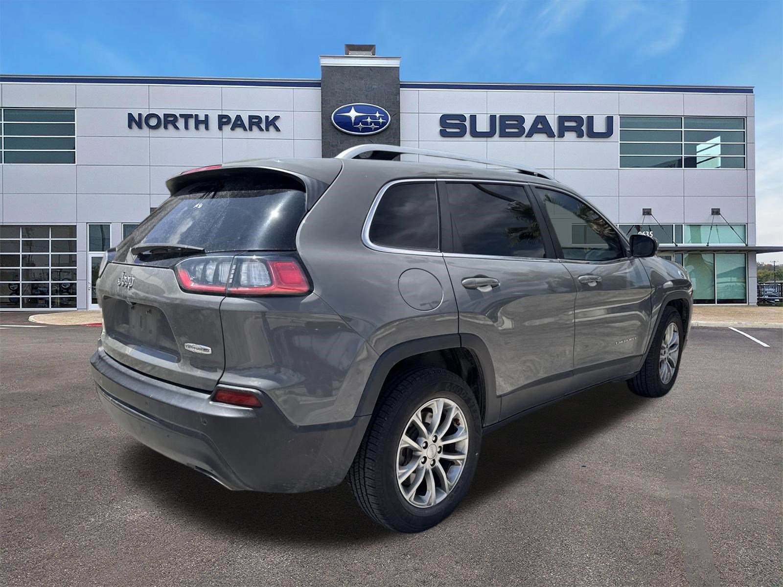 Used 2021 Jeep Cherokee Latitude Lux w/ Sun & Sound Group FWD image 3