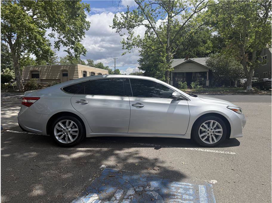 Used 2014 Toyota Avalon XLE Premium w/ Preferred Accessory Package FWD image 6