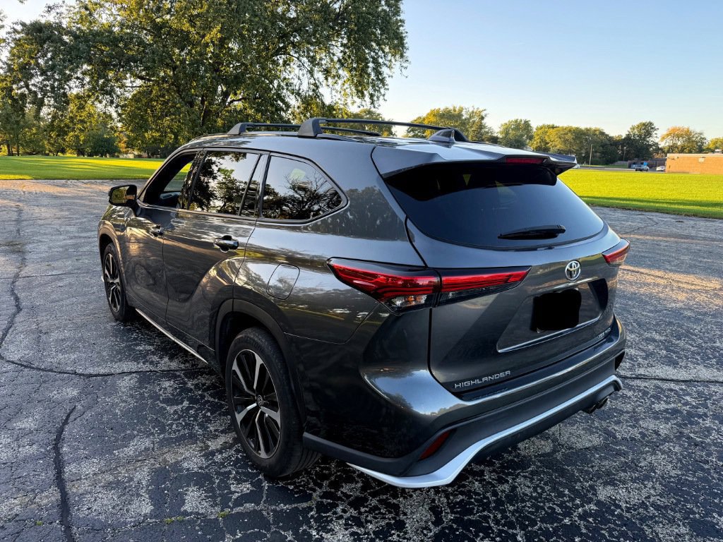 Used 2022 Toyota Highlander XSE AWD/4WD image 10
