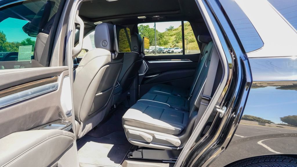 New 2026 Cadillac Escalade Luxury image 9