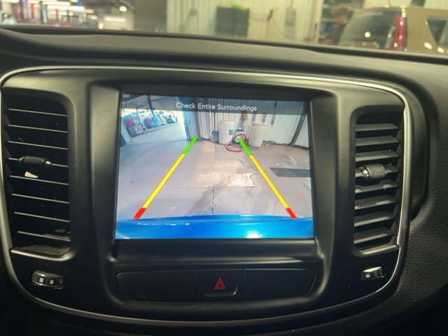 Used 2015 Chrysler 200 Limited w/ Convenience Group FWD image 4