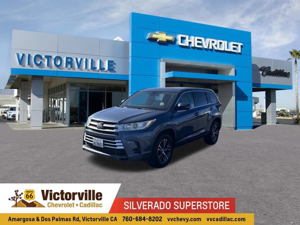 Used 2019 Toyota Highlander LE FWD image 1