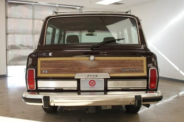 Used 1989 Jeep Grand Wagoneer image 4