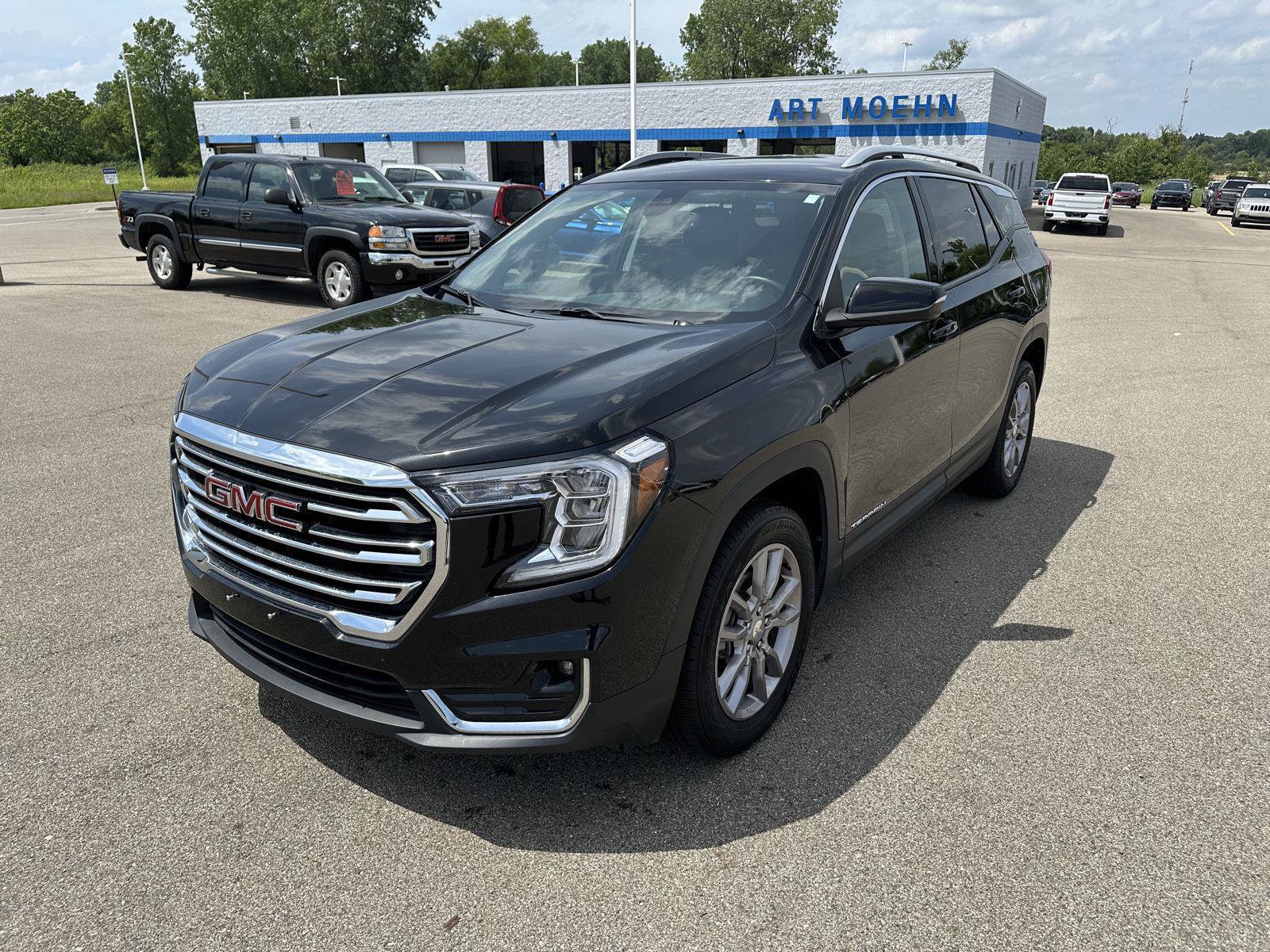 Used 2024 GMC Terrain SLT AWD/4WD image 15