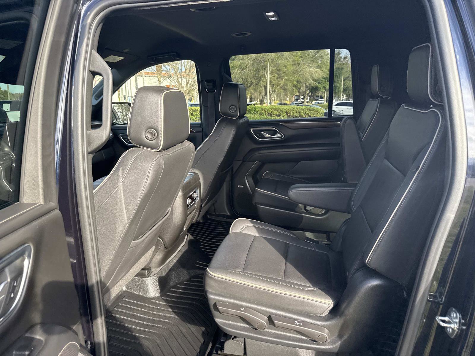 Used 2023 Chevrolet Suburban Premier image 15