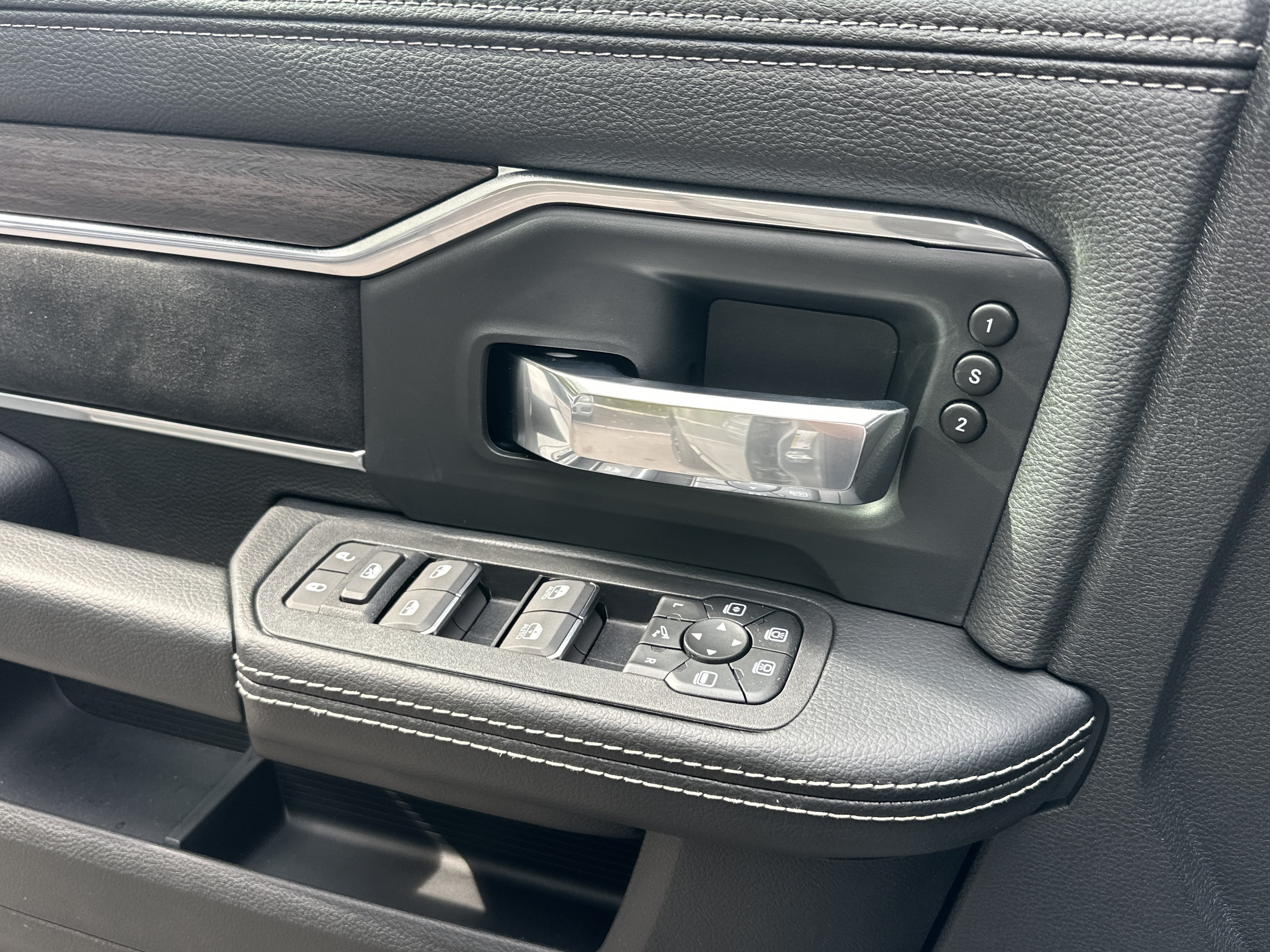 New 2027 RAM 2500 Laramie AWD/4WD image 14