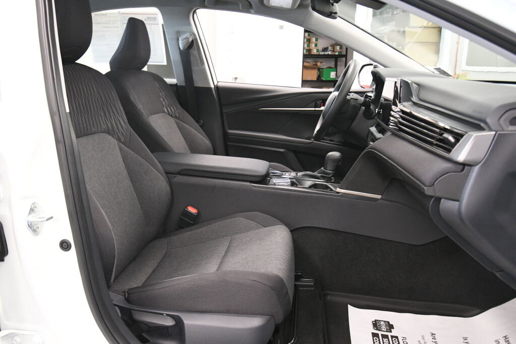 Used 2025 Toyota Camry LE image 24