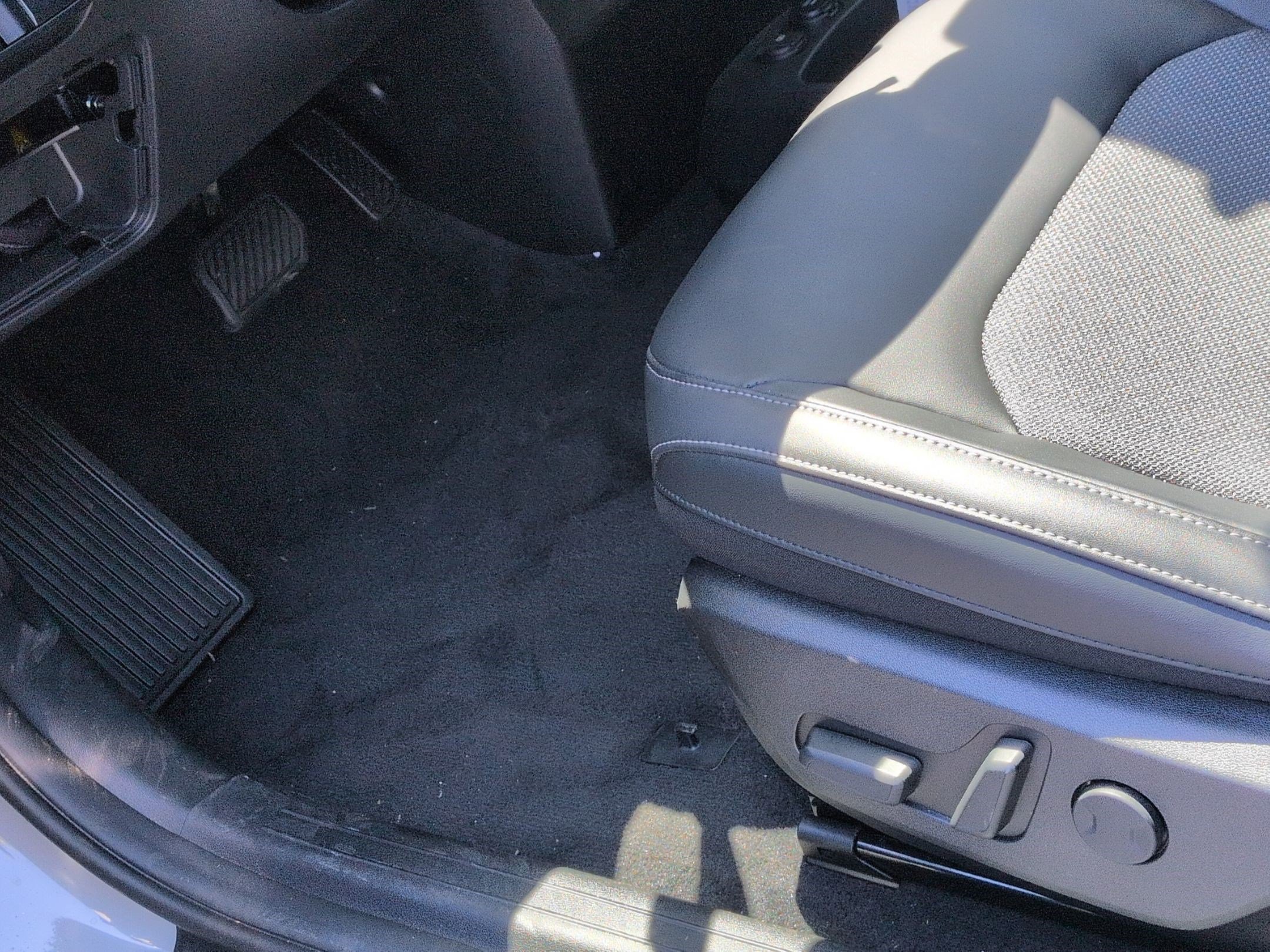 Used 2025 Kia EV6 Light w/ Light LR Technology Package RWD image 17