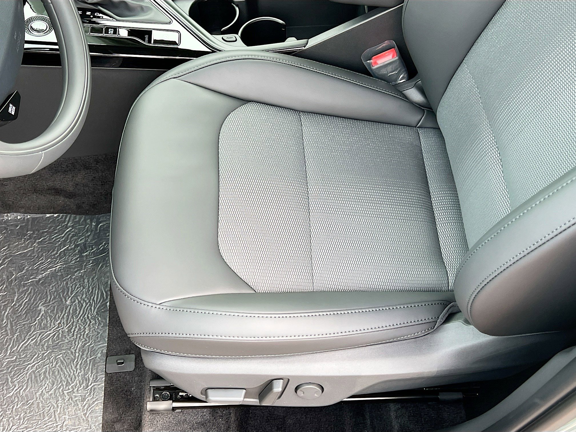 New 2025 Kia Niro EX Touring image 4