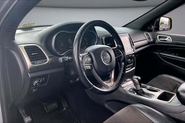 Used 2020 Jeep Grand Cherokee Altitude AWD/4WD image 17