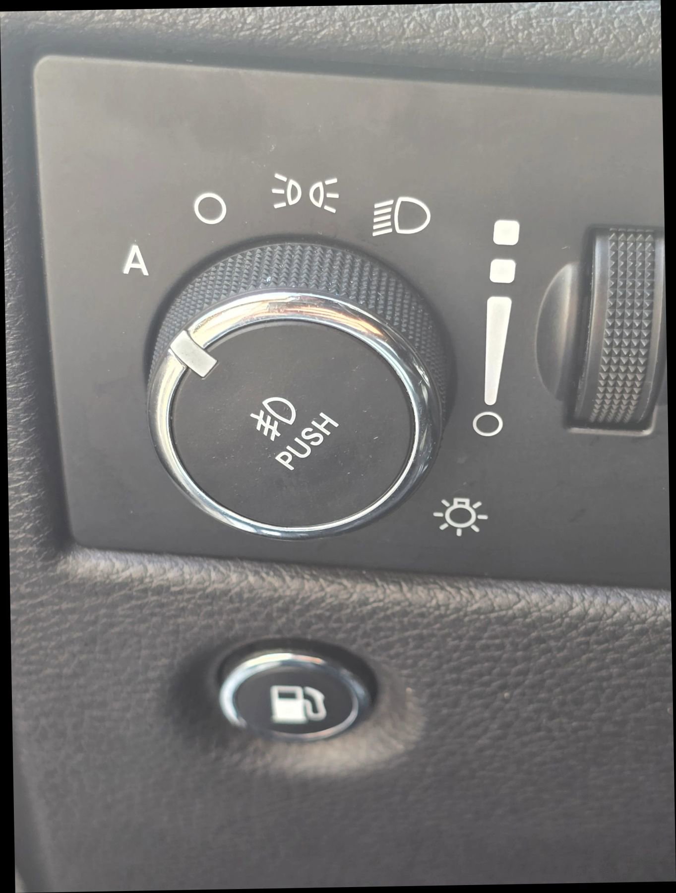 Used 2019 Jeep Grand Cherokee Limited image 19