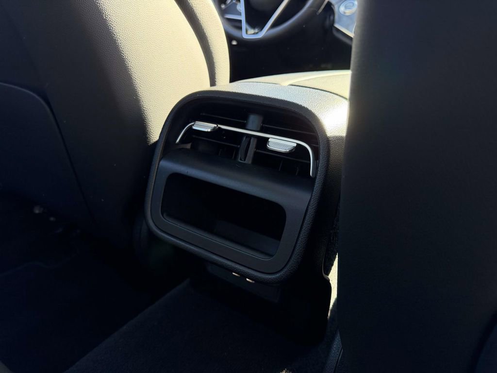 Used 2024 Mercedes-Benz E 350 4MATIC Sedan image 17