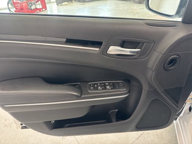 Used 2023 Chrysler 300 Touring AWD/4WD image 19