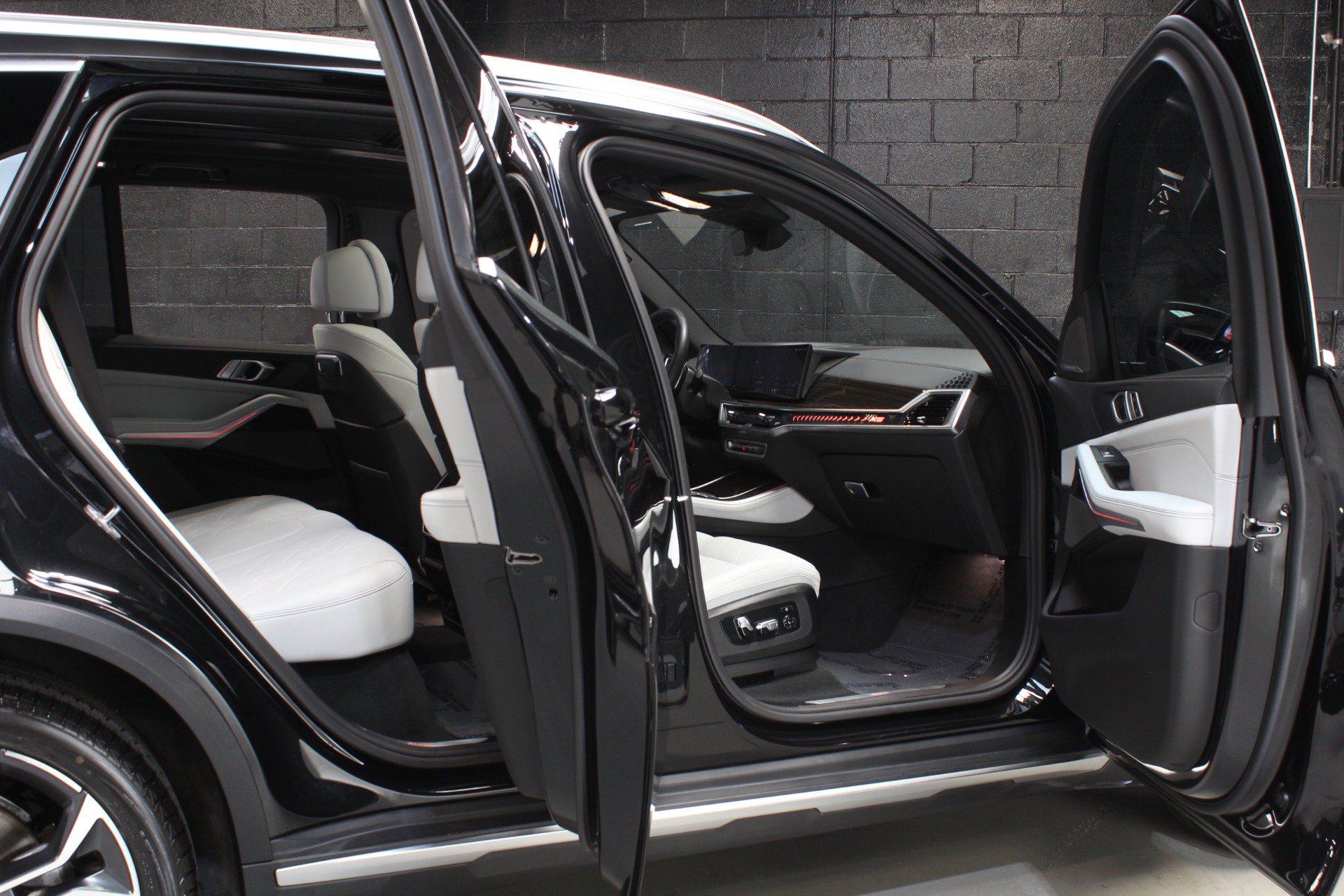 Used 2024 BMW X5 sDrive40i w/ Premium Package RWD image 29