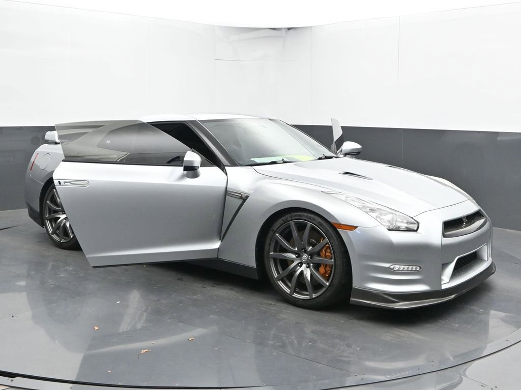 Used 2012 Nissan GT-R Premium image 52