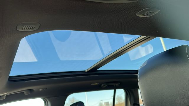 Used 2024 Jeep Grand Cherokee Limited image 11