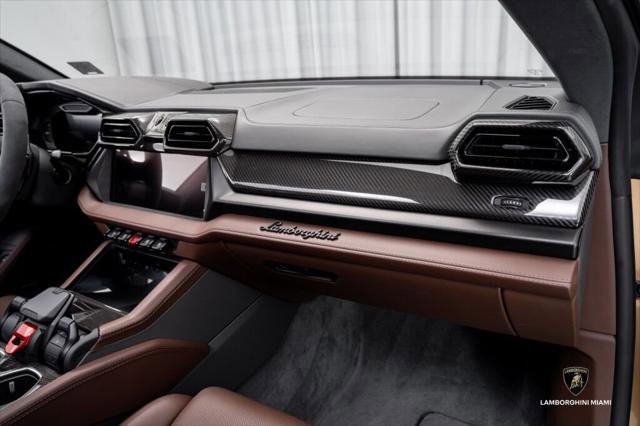 Used 2025 Lamborghini Urus SE image 49