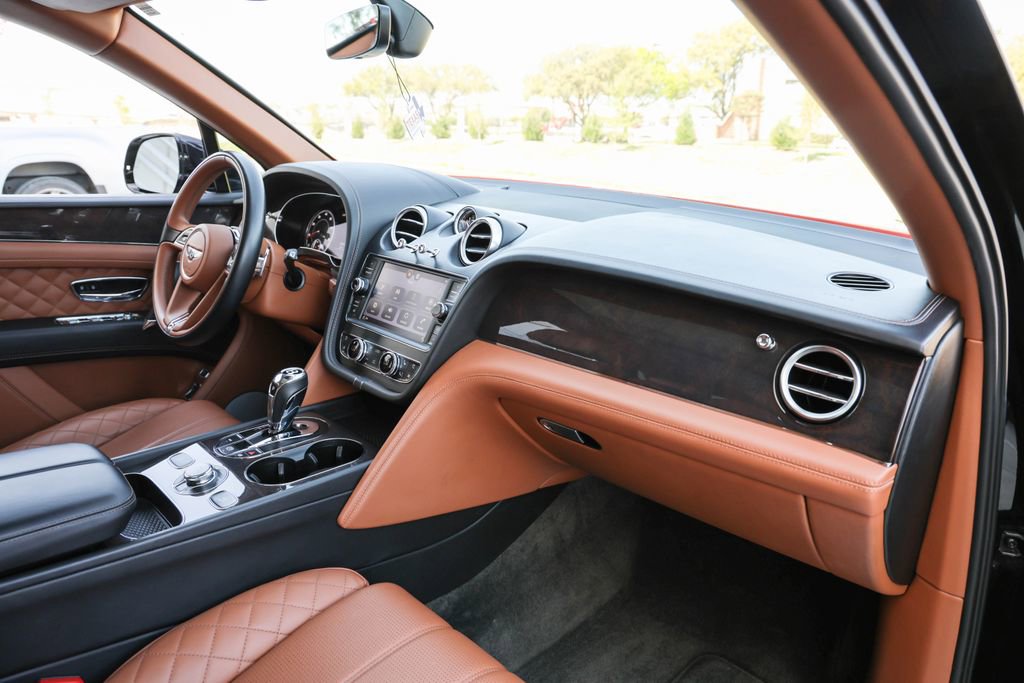 Used 2019 Bentley Bentayga AWD/4WD image 21