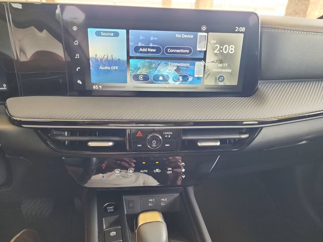 Used 2025 Nissan Kicks SR AWD/4WD image 17