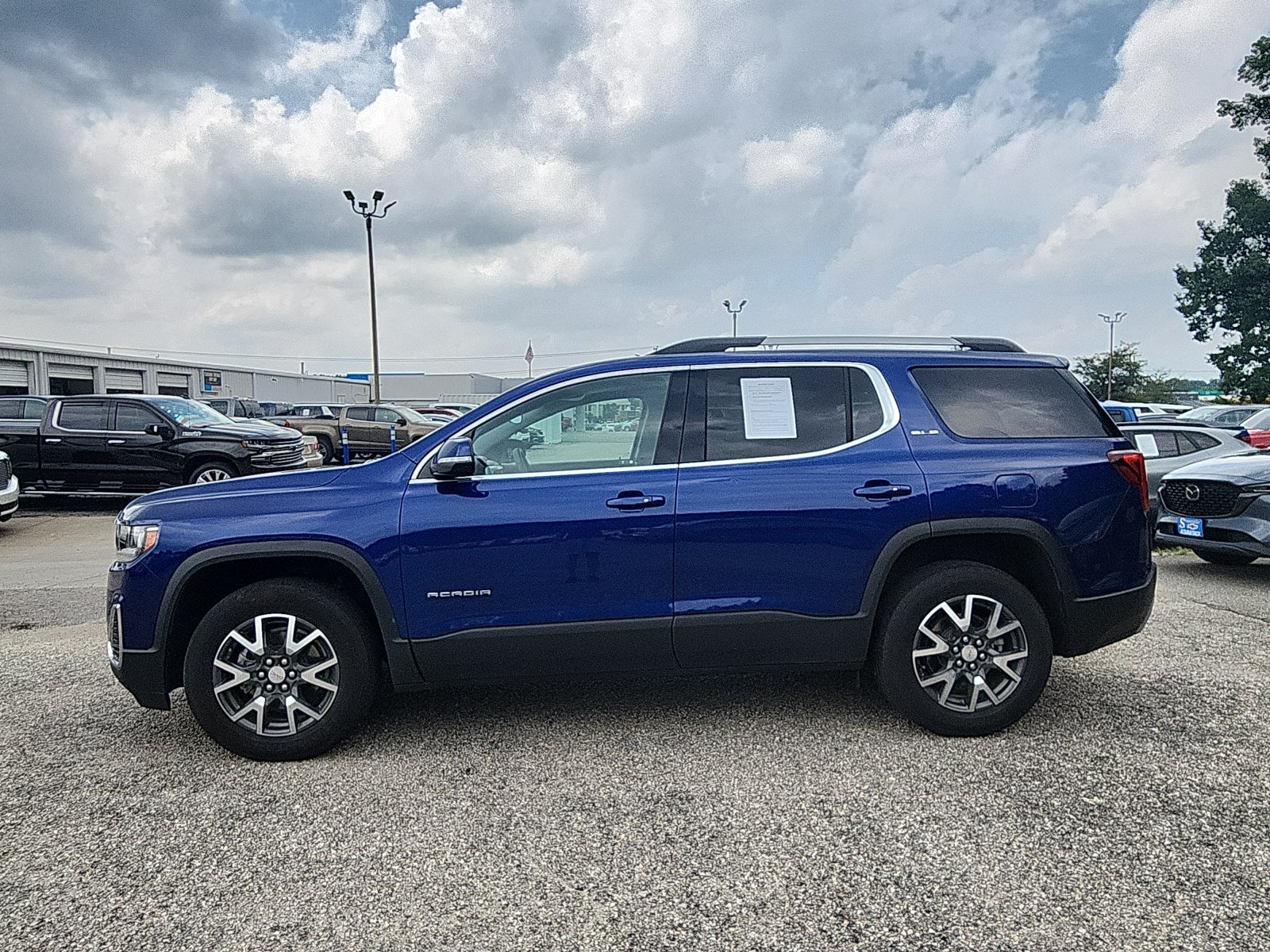 Used 2023 GMC Acadia SLE w/ Driver Convenience Package FWD image 2