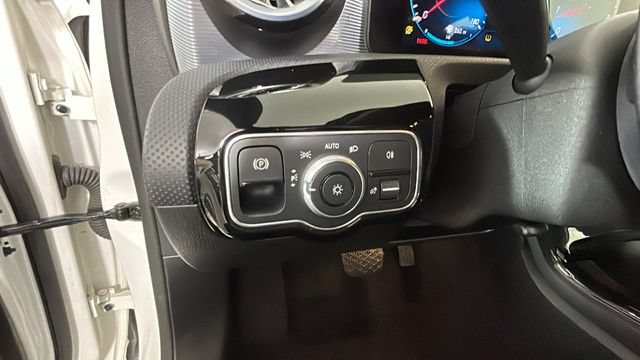 Used 2022 Mercedes-Benz A 220 image 18