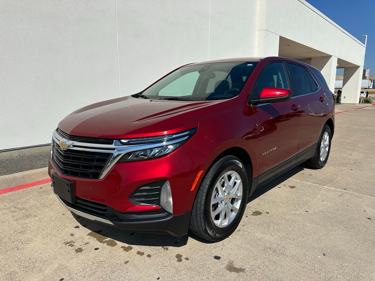 Used 2024 Chevrolet Equinox LT image 3