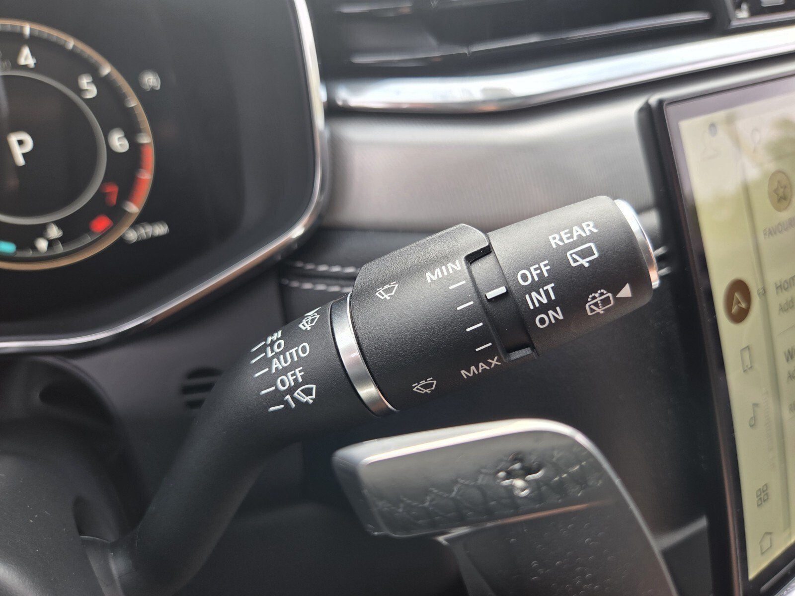 Used 2024 Jaguar F-PACE R-Dynamic S AWD/4WD image 28