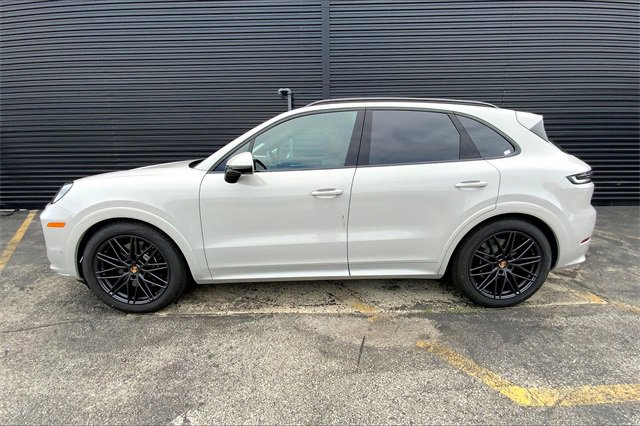 New 2025 Porsche Cayenne GTS image 2