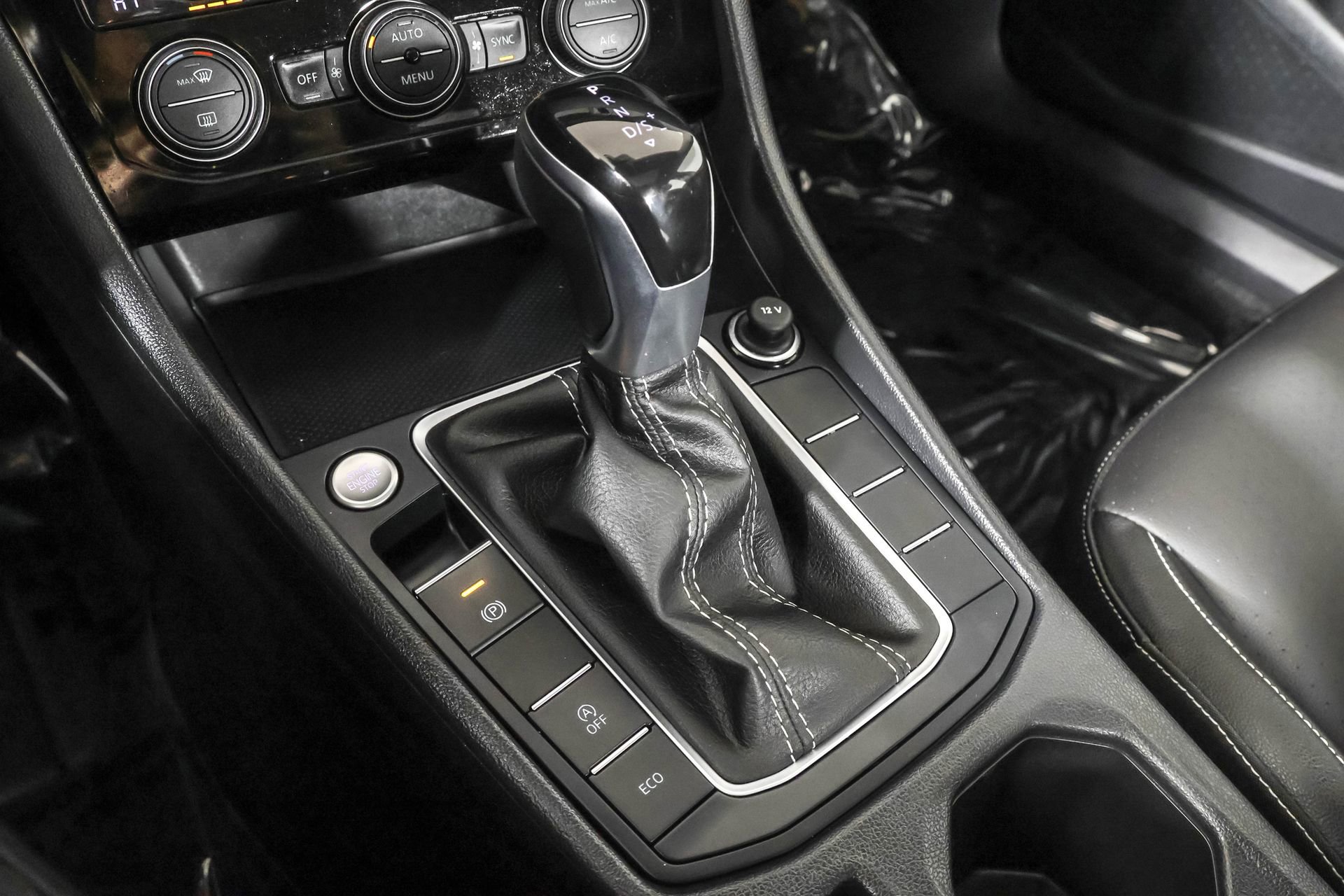 Used 2024 Volkswagen Jetta SE w/ Panoramic Sunroof Package image 32