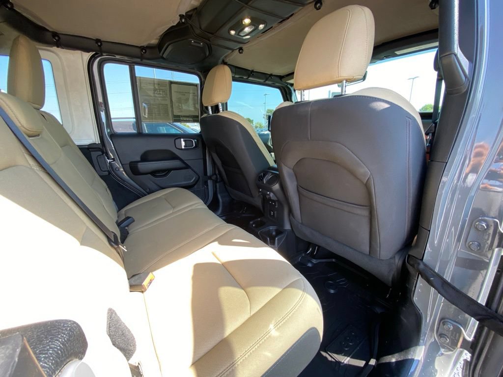 Used 2022 Jeep Wrangler Unlimited Sahara AWD/4WD image 23