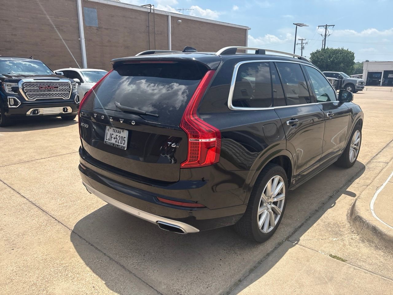 Used 2018 Volvo XC90 T6 Momentum w/ Convenience Package AWD/4WD image 3